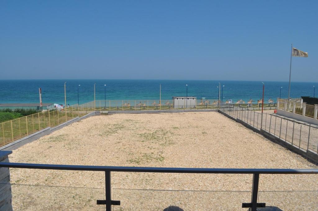 Terasă cu vedere directă la Marea Neagră